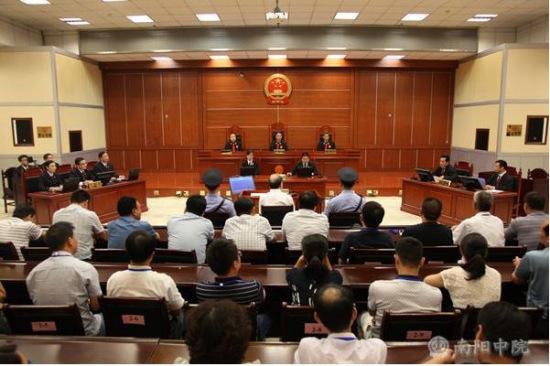 庭审现场图。 图片来自:河南省南阳市中级人民法院网站