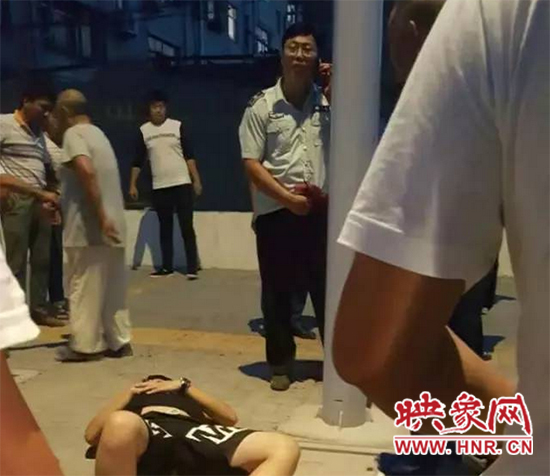 兩名城管受傷現(xiàn)場