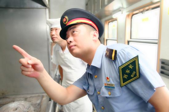 心系群眾 熱心為民