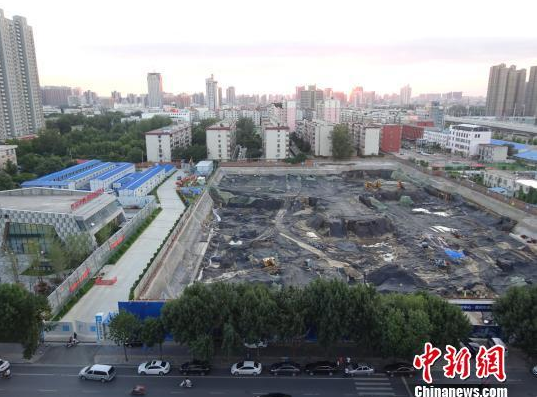 該處項目工程目前僅是一巨大的基坑 董飛 攝