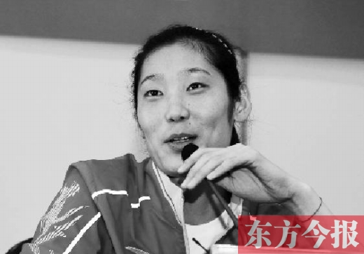 朱婷面对媒体,尽显文静与谦虚。