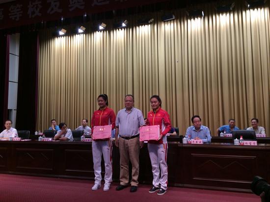 河南超人朱婷等校友奥运载誉归来 郑大体院表