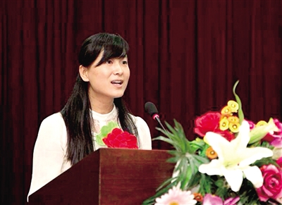 优秀教师代表白利阁发言