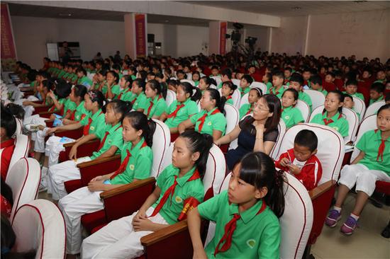 河南检察机关关爱留守儿童暨送法进校园宣讲活