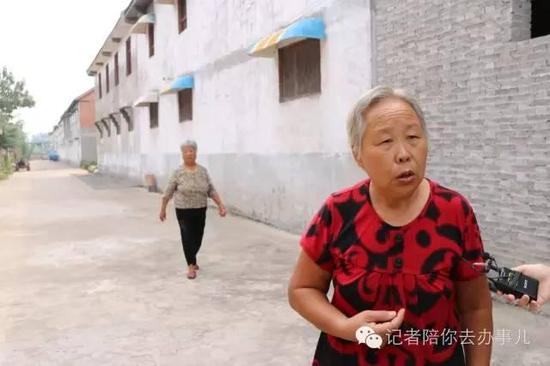 母亲被杀死在家中