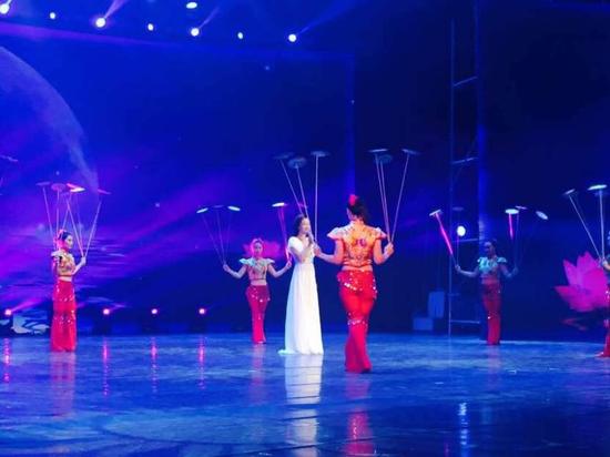 精彩歌舞表演