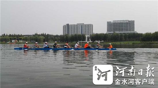 中秋艇进龙子湖 郑州举办赛艇友谊赛