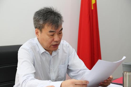 开封市委常委,政法委书记王新军出席会议并讲话.