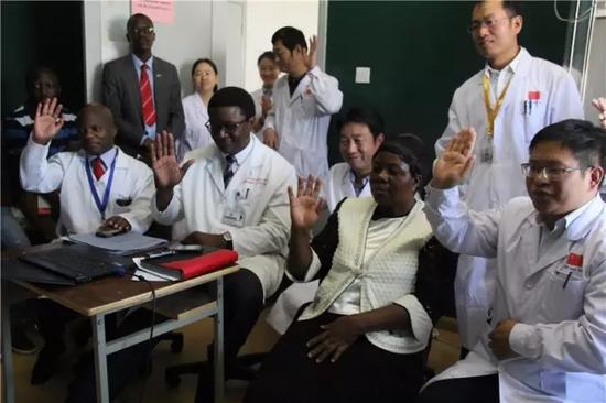 鄭大一附院專家和患者直接在線交流，詳細(xì)了解患者病情