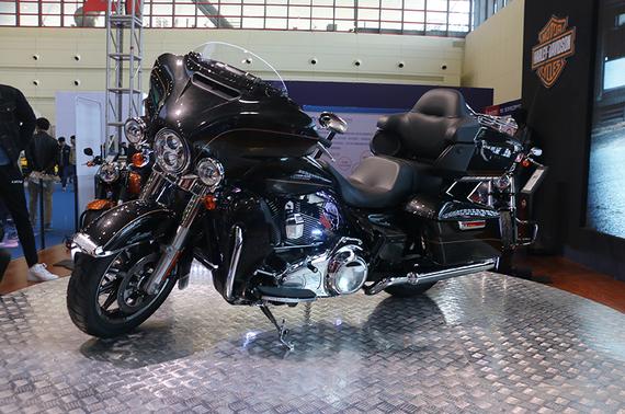 展会人气王 哈雷摩托亮相郑州国际车展_郑州汽