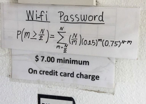 有网民拍了照片放到社交网上求助,说他想使用店里的WiFi,希望有人帮助他破解这条数式。(视频截图)