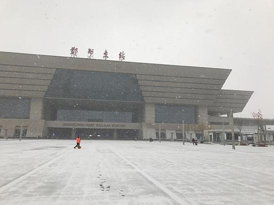 大雪中的地铁东站