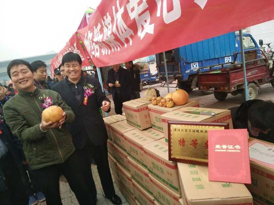 漯河市网络文化活动月暨新媒体爱心大集在漯河