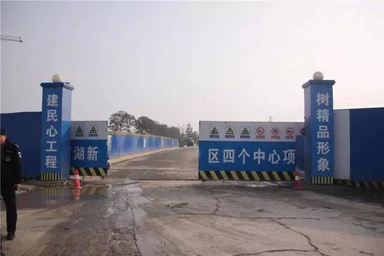 ▲施工現場入口實景，為保證施工安全，目前該區域實行封閉管理