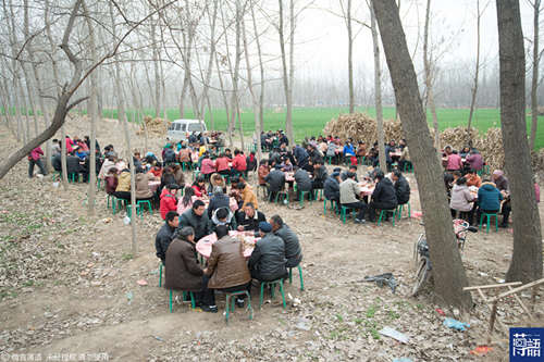 商丘岳父嫁女不收彩礼 倒给女婿6万6(图)