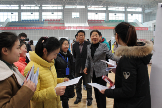 郑州财税金融职业学院 举办2014级毕业生校园