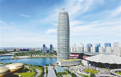 郑州经济总量位居全国_郑州经济贸易学院(2)
