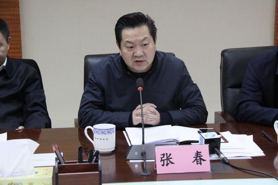 河南银监局新闻发言人张春副局长出席会议并讲话