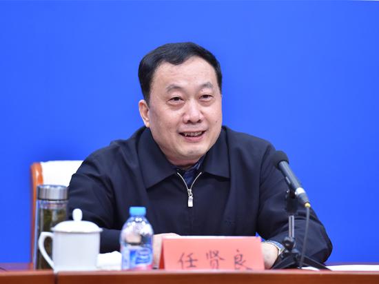 中央網信辦副主任任賢良在2017年網絡媒體“走轉改”啟動儀式暨“溫暖中國”新春走基層活動啟動儀式上作動員講話。（中國網信網郭研攝）