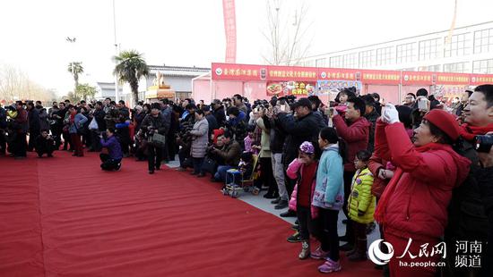 熱情高漲 王玉興攝