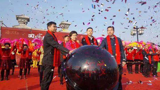 河南省旅游局副局长周耀霞宣布“回老家过大年”活动启动
