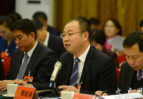 河南省人大七次会议开封代表团 兰考县委书记