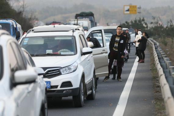 春节长假驾车跑高速未必比国道省钱_郑州汽车