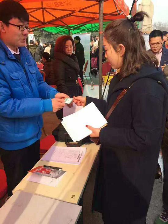 招聘會(huì)現(xiàn)場(chǎng)