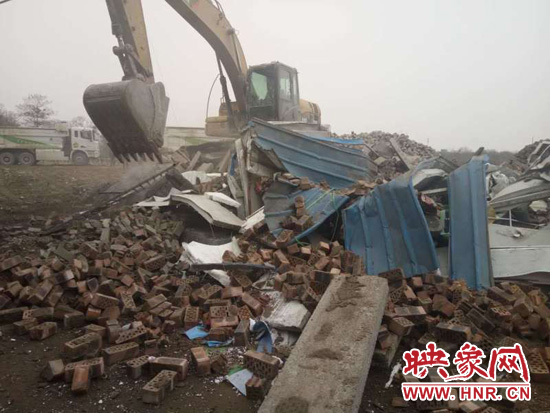 違規(guī)加蓋房屋突然倒塌砸死鄰居一對夫婦