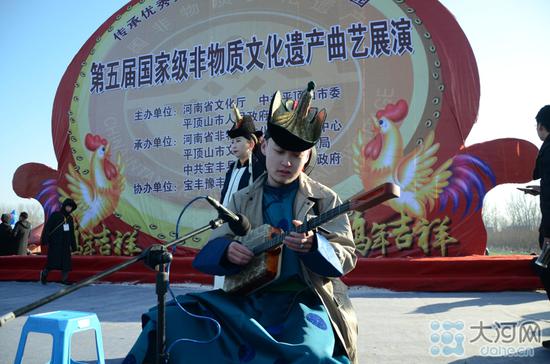 曲藝藝人在表演