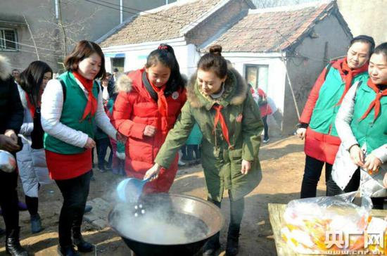 蘭考潤無聲愛心大使劉莎莎走進壩頭鄉與留守兒童共度元宵佳節 傳遞拼搏精神