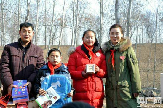 蘭考潤無聲愛心大使劉莎莎走進壩頭鄉與留守兒童共度元宵佳節