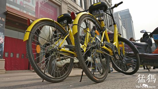 小黄车郑州遇尴尬 市民调侃输给圈地收费的大