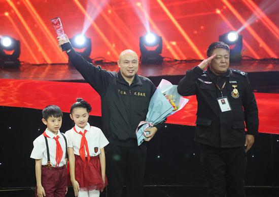 2016感动中原:中国女排朱婷、网红医护团队上