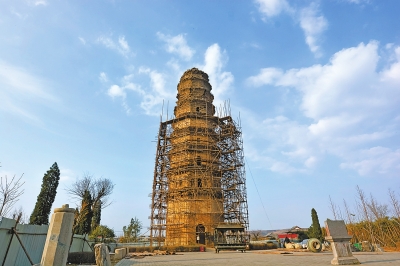 四周裝上腳手架的宜陽千年古塔五花寺塔，遠(yuǎn)看酷似火箭發(fā)射架。