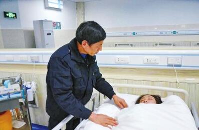 河南保安父亲欲捐肾救女 30万元手术费愁坏一