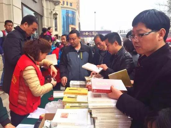 “建市60年 書香三門峽”系列活動王立群三門峽簽名售書