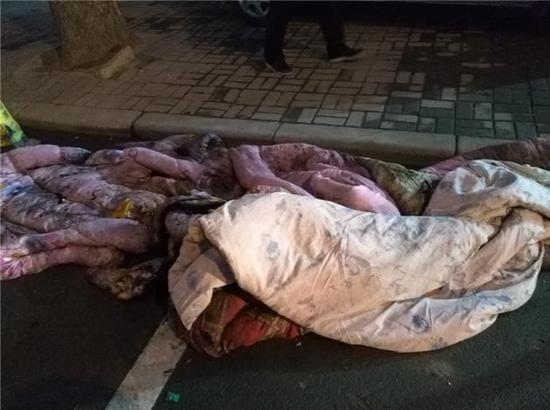接住孩子的被子