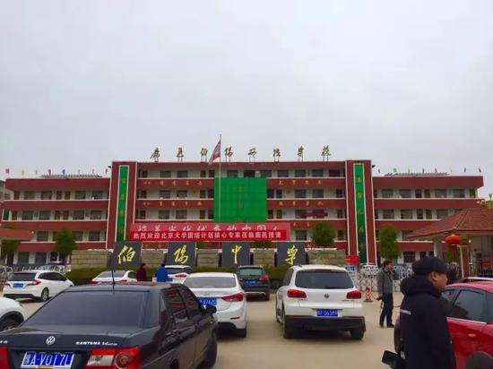 白云山最美游客获赠终身荣誉游客称号,终身免