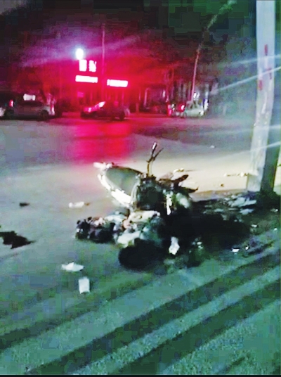 濮阳3名学生凌晨骑摩托飙车 出事故全部身亡