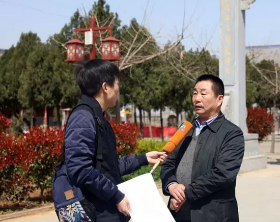 会后媒体采访刘主任