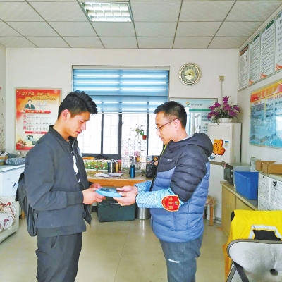 郑州男子将POS机丢公交 调度员连查19辆公交