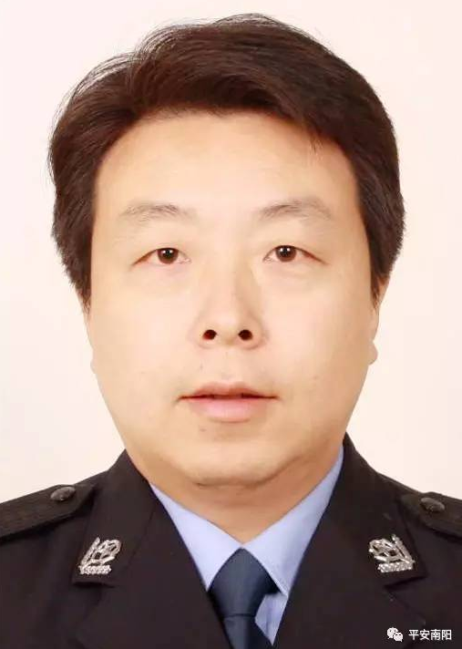 他就是淅川县公安局经侦大队大队长李鹏。