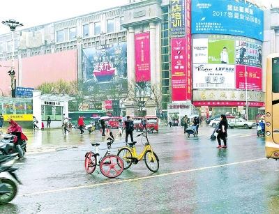 共享单车已融入市民的生活,但带来的一系列问题也不容忽视。记者白周峰张琮摄影