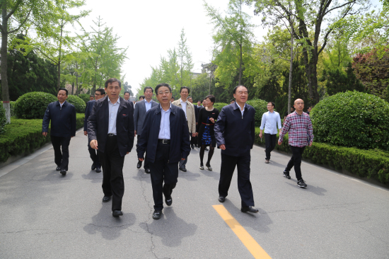 教育部部长陈宝生、省长陈润儿考察河南大学