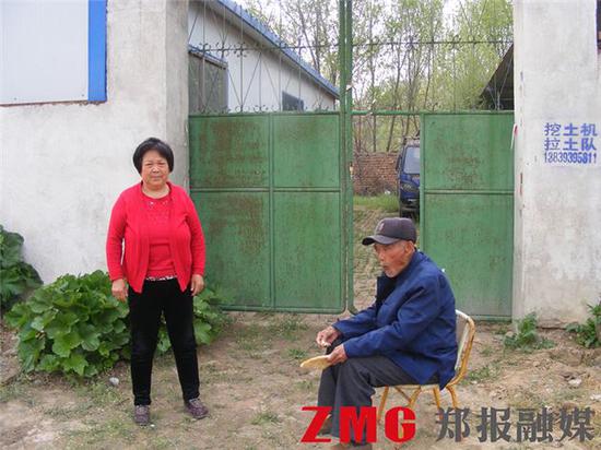 刘甫的母亲仲改粉对儿子的办学善举很支持