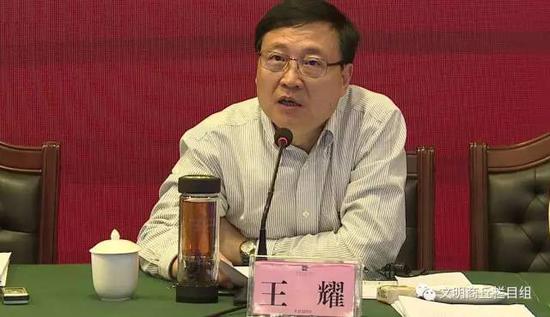 省委宣传部常务副部长、省文明办主任王耀主持会议