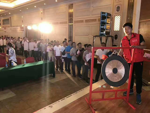 火爆的购车现场热闹非凡