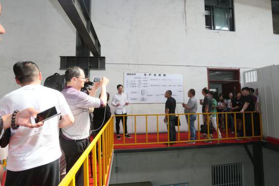 媒体代表参观了道骐汽车科技的生产厂区