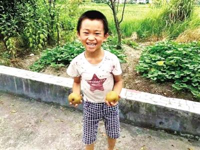南陽(yáng)9歲男孩遭沙土車(chē)碾壓 疼痛難忍:讓我死了算了